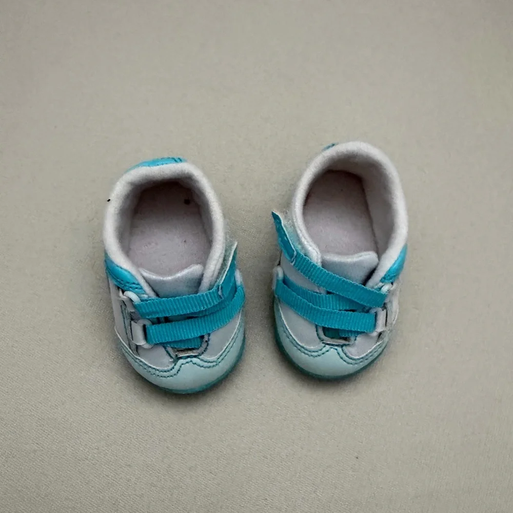 American Girl Doll with Red Jacket and Blue Jeans Truly me retired #24 - Picture 11 of 16